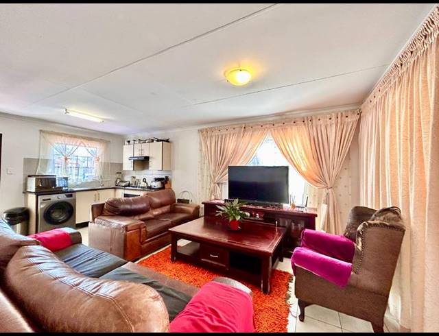 3 BEDROOM HOUSE FOR SALE IN HEATHERVIEW